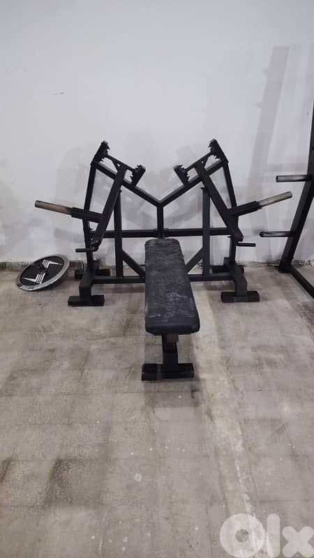 Flat hummer chest press like new 2