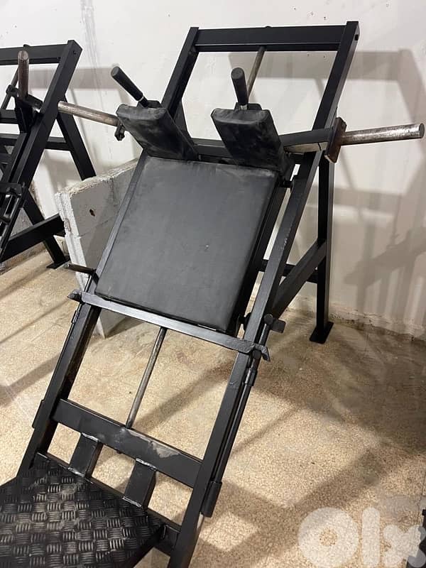 Huck squat like new for gym 2