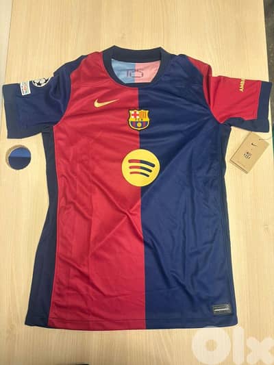 Bracelona kids, 3laya esem Omar mn Barcelona store Camp nou