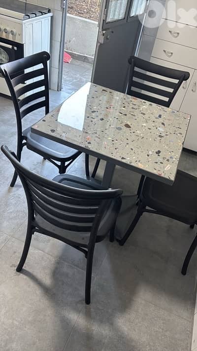 طاولات و كراسي مطعم للبيع