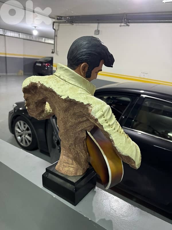 Elvis Presley Statue 1