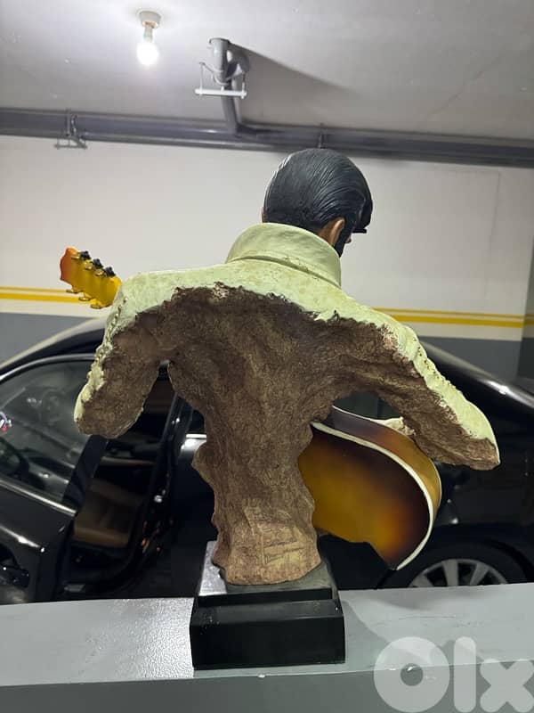 Elvis Presley Statue 2