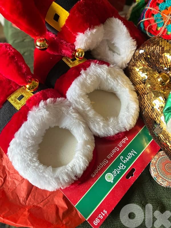 SANTA COMFY SLIPPERS NEW IN TAG 1