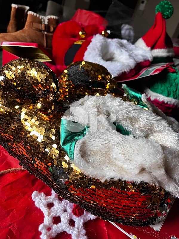 SANTA COMFY SLIPPERS NEW IN TAG 3