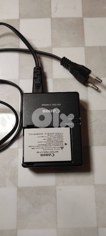 Canon 550D 18MP DSLR body with 18-55 lens battery and charger 2