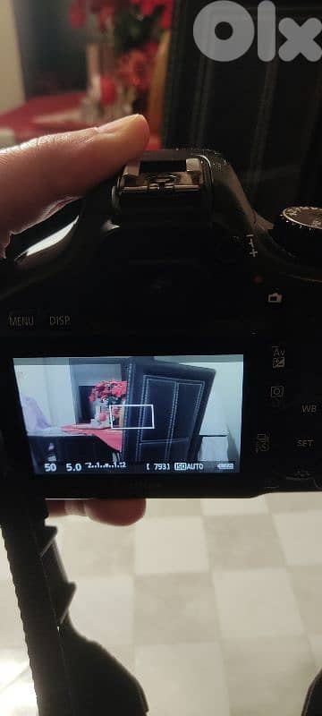 Canon 550D 18MP DSLR body with 18-55 lens battery and charger 3