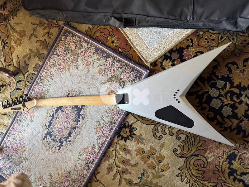 The Dean V Dave Mustaine VMNTX electric guitar 1