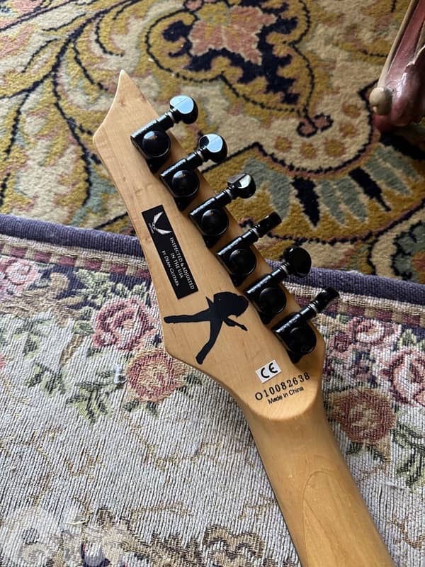 The Dean V Dave Mustaine VMNTX electric guitar 4