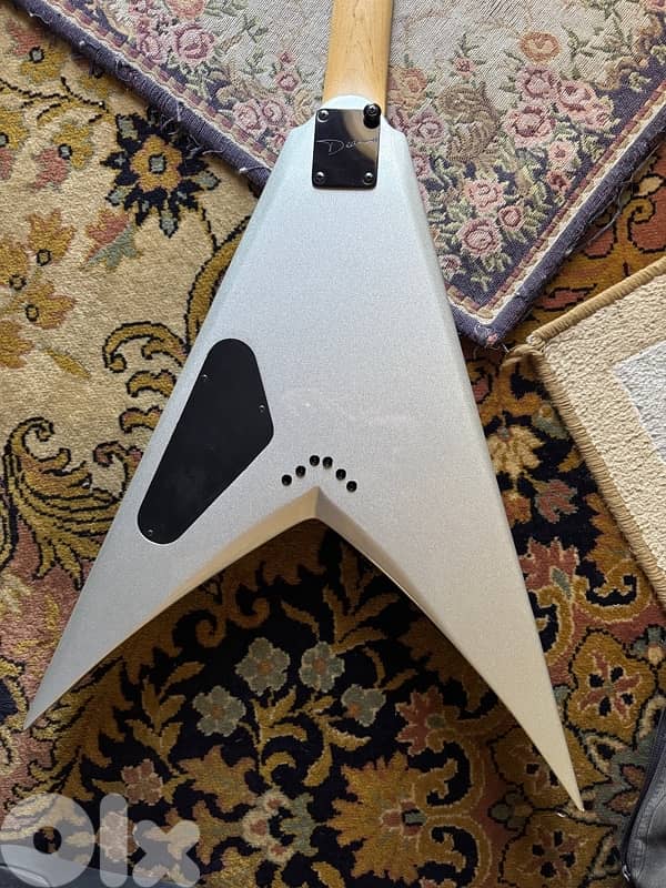 The Dean V Dave Mustaine VMNTX electric guitar 5