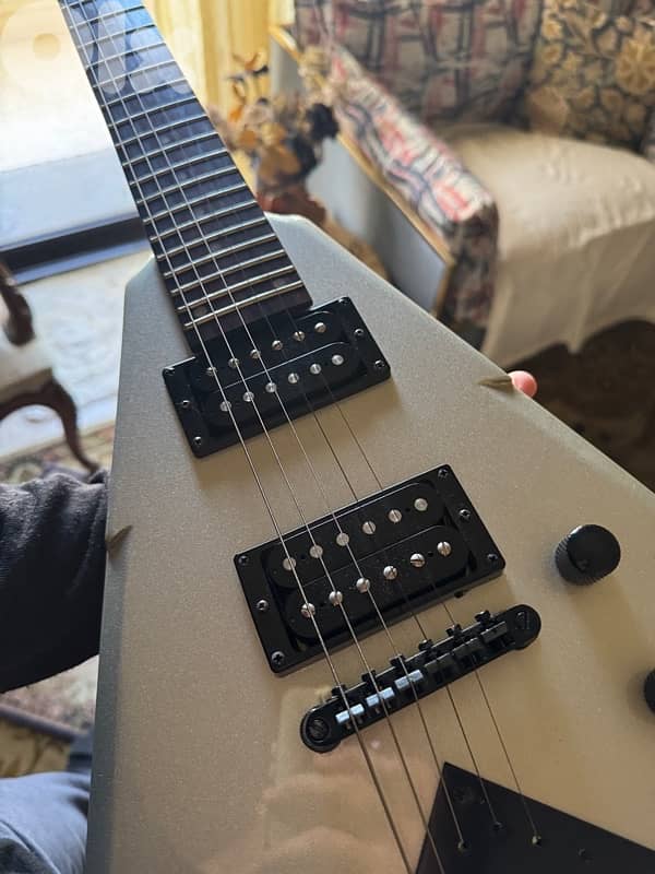 The Dean V Dave Mustaine VMNTX electric guitar 6