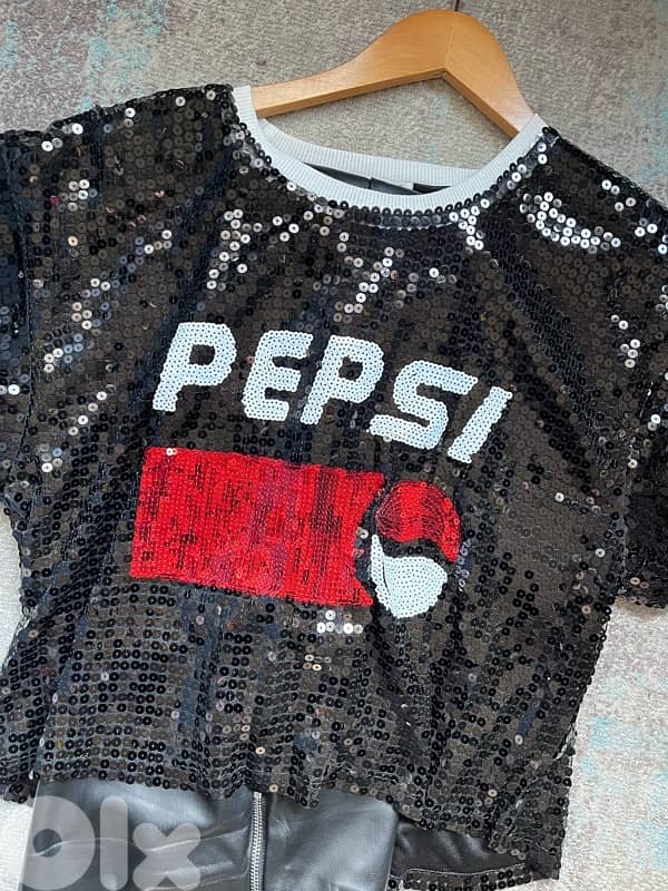 SEQUINED TOP NEVER WORN 3