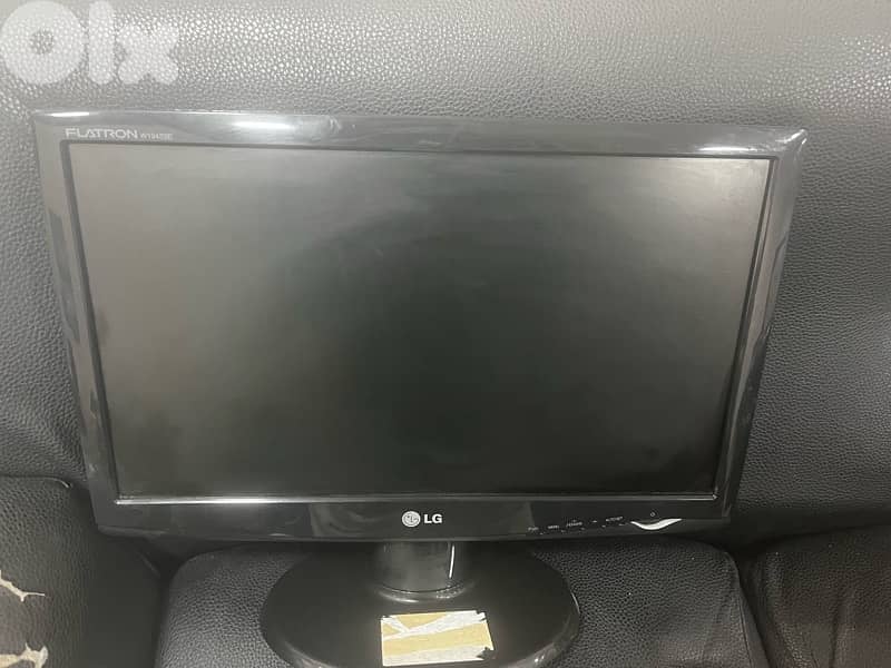LG MONITOR 20 inch used with mouse and speakers 2