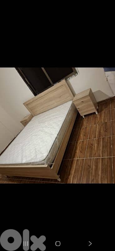 تخت مجوز مع كمود وشفنيرة مع مرايا تفصيل جديد