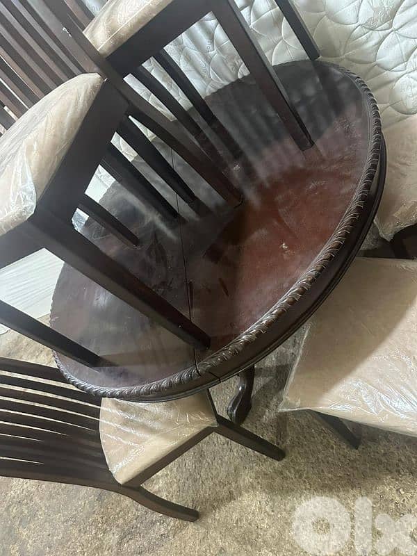 طاولة سفرة مبرومة خشب زان مع ست كراسي بتتكبر وبتتصغر 3