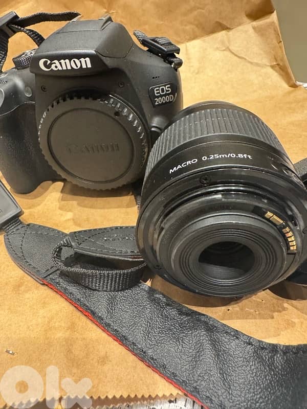 Canon EOS 2000D with bag 1