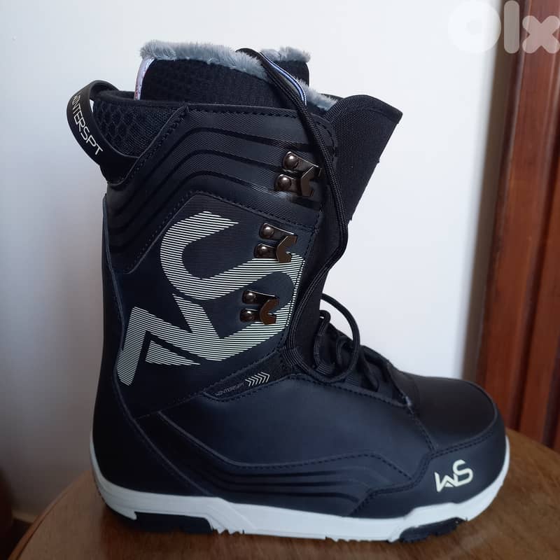 Brand New All Mountain True twin Snowboard + Bindings + Boots 4