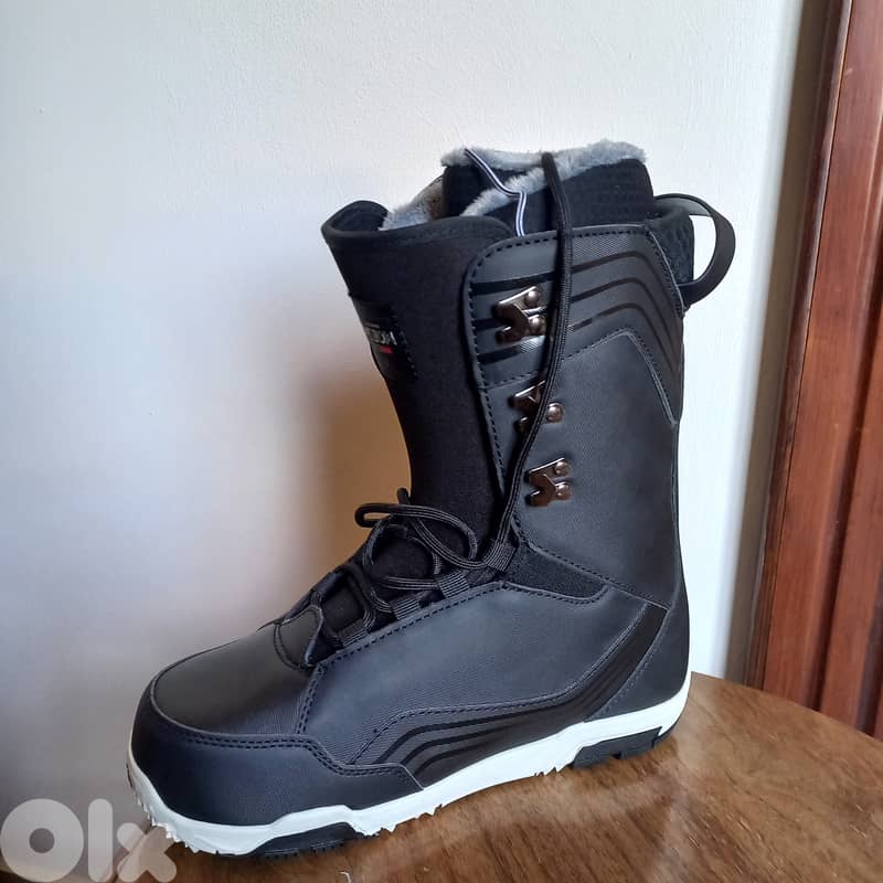 Brand New All Mountain True twin Snowboard + Bindings + Boots 5