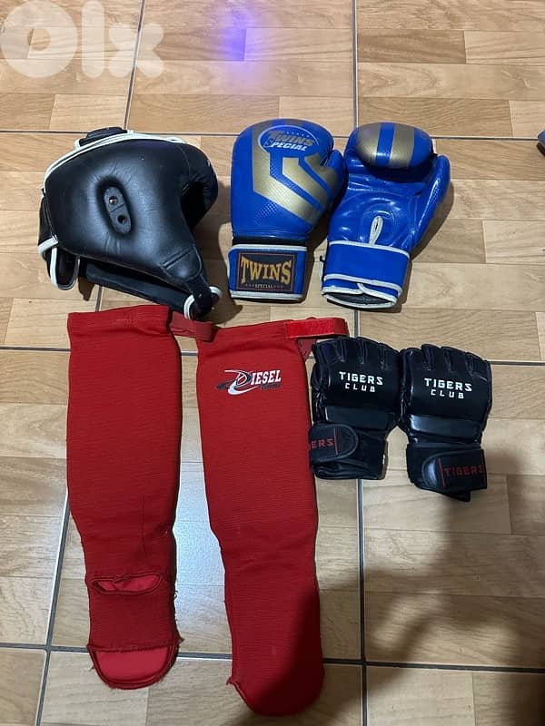boxing equipments . 20$ 0