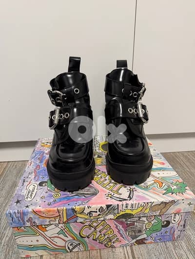 Jeffrey campbell, authentic, never worn