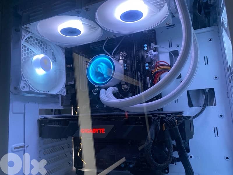 Gaming Pc (white) with razer mouse + keyboard + headphones 1