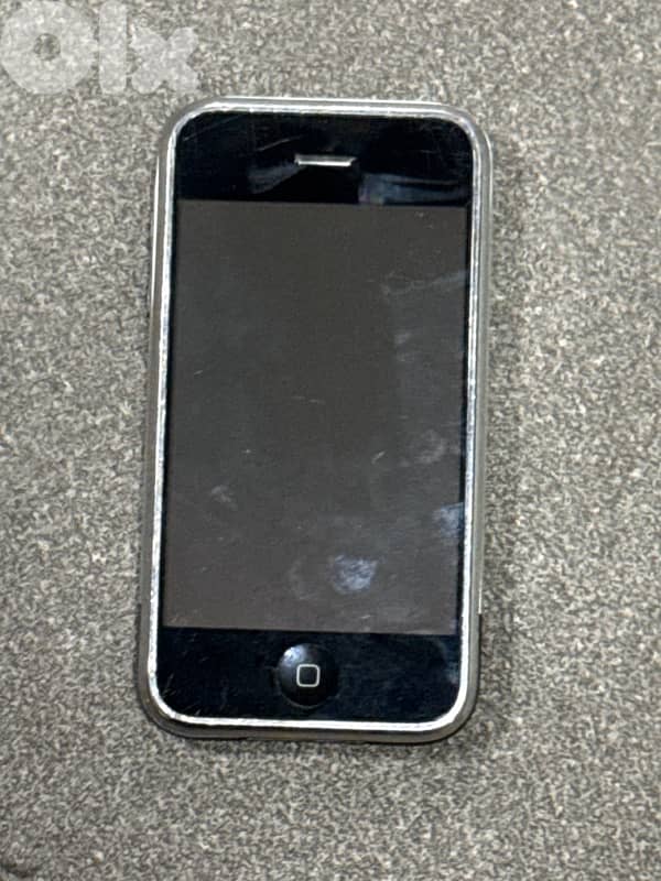 Iphone 1 ( very good condition and is working) 1