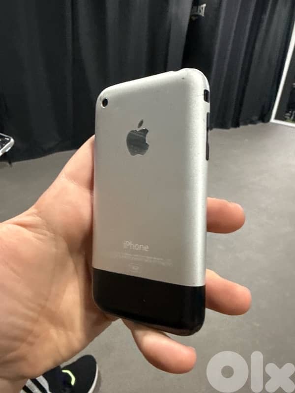 Iphone 1 ( very good condition and is working) 2