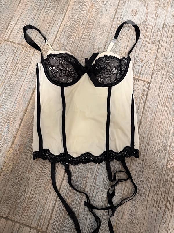 corset, used , very good condition 0