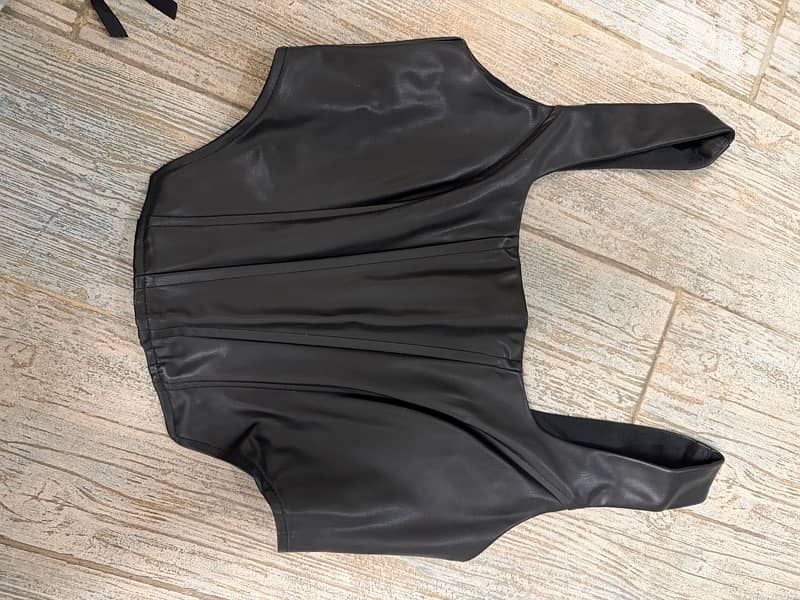 corset, used , very good condition 1