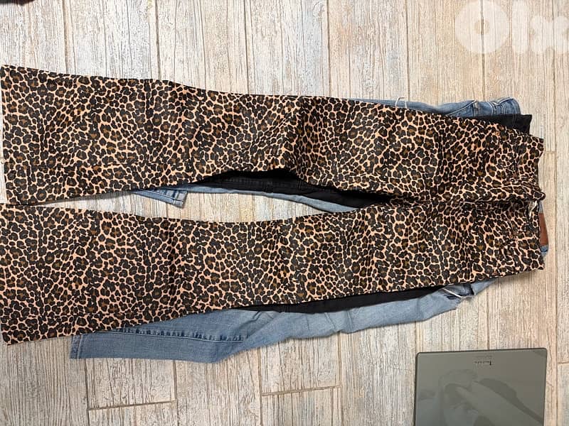 bundle of jeans and 1 skirt, used but good condition 3