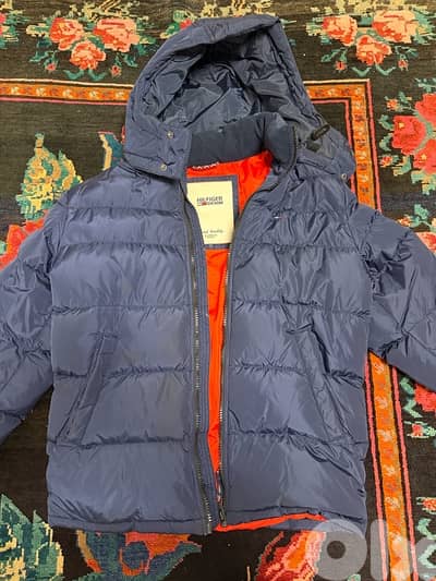 authentic HILFIGER, used and have a stain but very good condition authentic HILFIGER, used and have a stain but very good condition