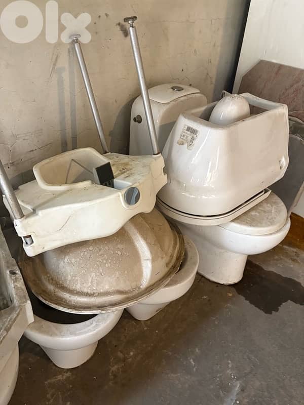 4-5 toilette seat •	٤–٥ مقاعد تواليت للبيع 4