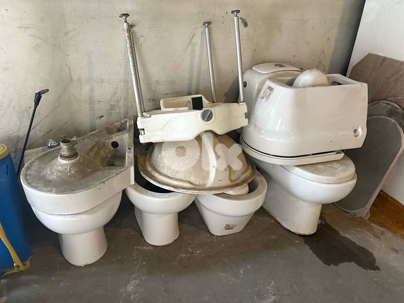 4-5 toilette seat •	٤–٥ مقاعد تواليت للبيع 5