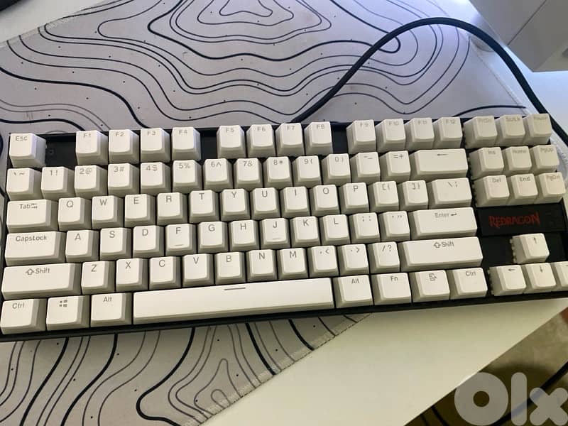 Gaming Pc (white) with razer mouse + keyboard + headphones 3