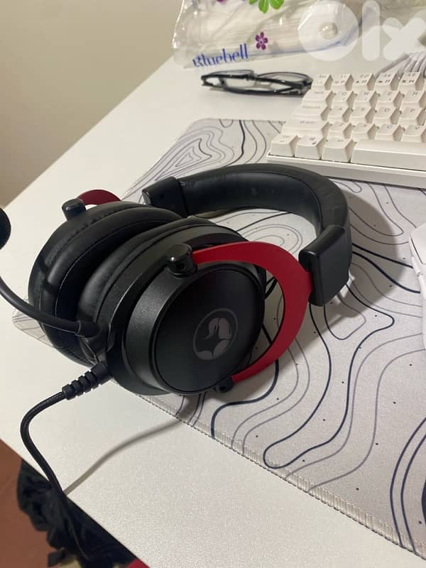 Gaming Pc (white) with razer mouse + keyboard + headphones 4