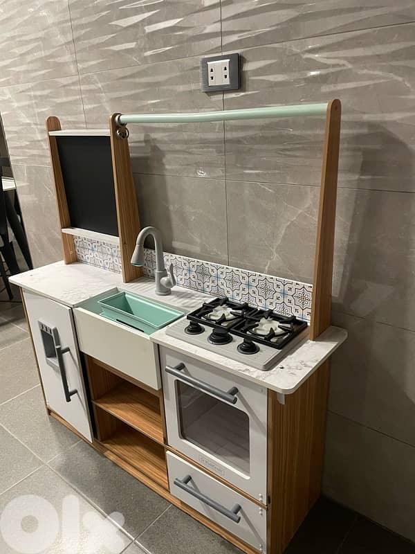 KidKraft Wooden Farmhouse Play Kitchen – Excellent Condition 2