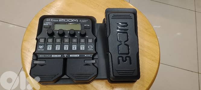 zoom g1x four
