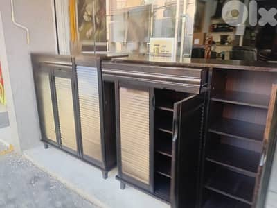 خزانة اوروبي شبه جديدة رفوف