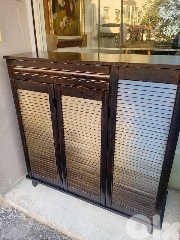 خزانة اوروبي شبه جديدة رفوف 1