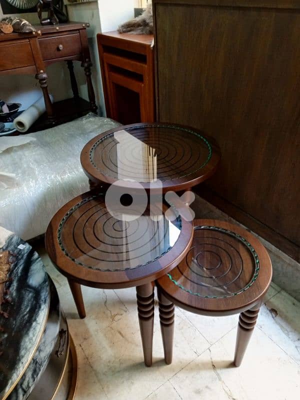 Nest of 3 glass top tables 0