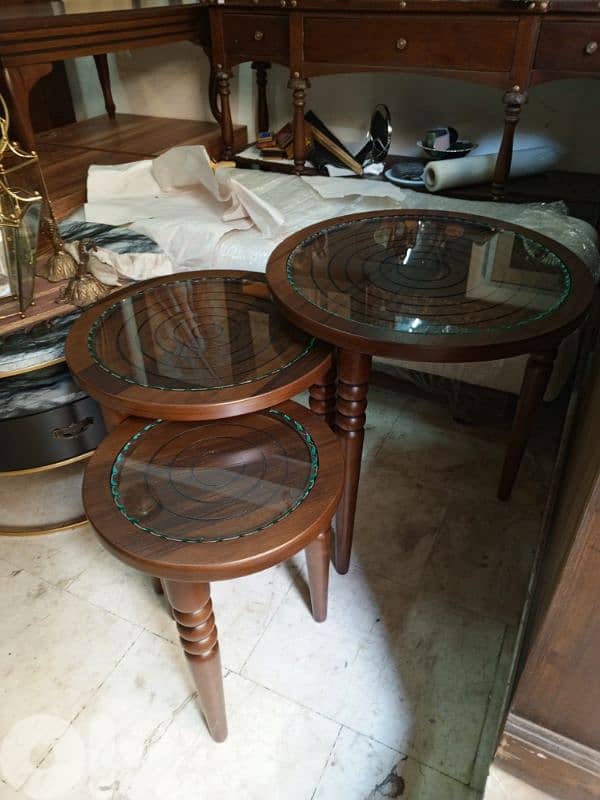 Nest of 3 glass top tables 1