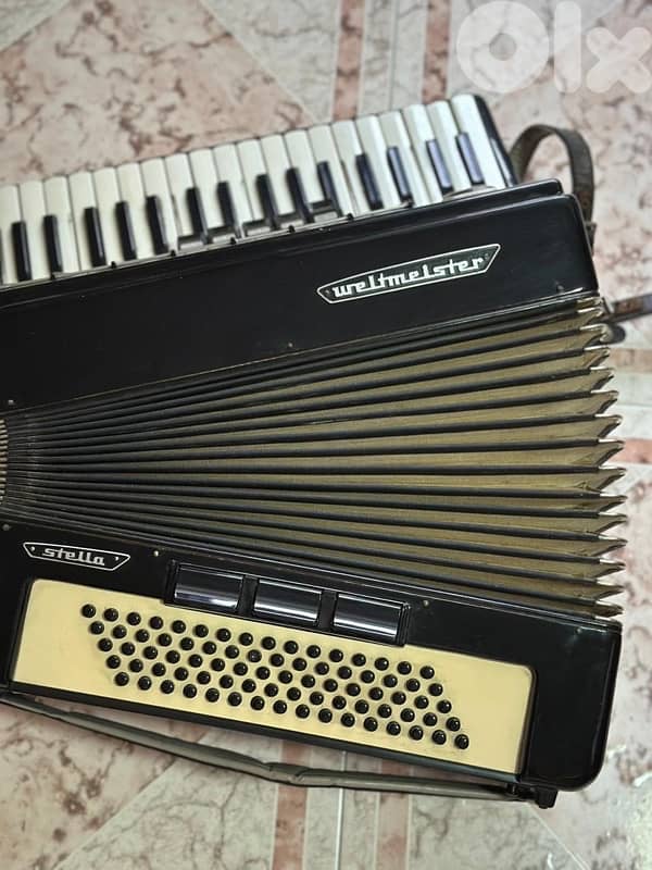 أكورديون كلاسيكي من ماركة Weltmeister 0