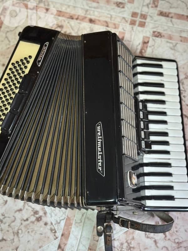 أكورديون كلاسيكي من ماركة Weltmeister 1