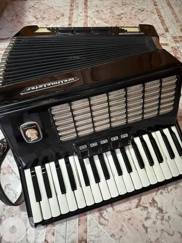 أكورديون كلاسيكي من ماركة Weltmeister 2