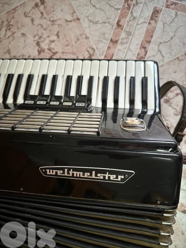 أكورديون كلاسيكي من ماركة Weltmeister 3