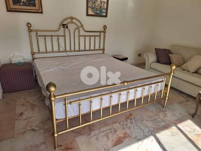 تخت نحاس فرنسي انتيك رائع جدا ومميز مجوز