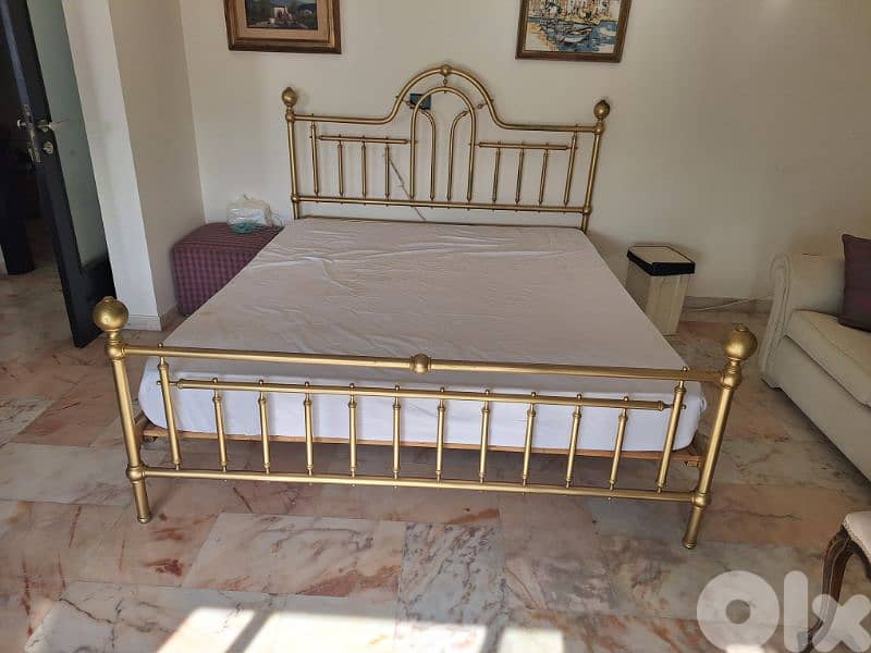 تخت نحاس فرنسي انتيك رائع جدا ومميز مجوز 1
