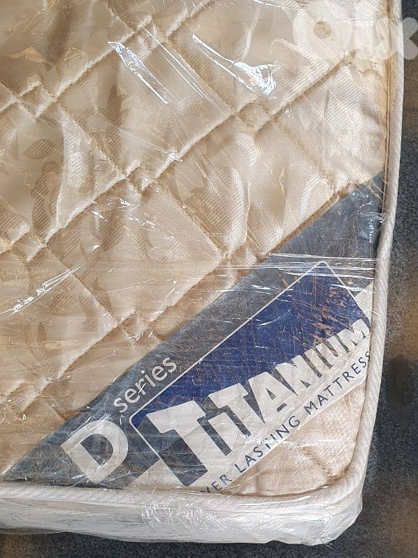 فرشة عدد ١ Titanium series D شبه جديد كتير نضيف طول١٨٠ عرض ٨٠ سماكة ٢٠ 0