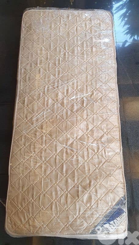 فرشة عدد ١ Titanium series D شبه جديد كتير نضيف طول١٨٠ عرض ٨٠ سماكة ٢٠ 2