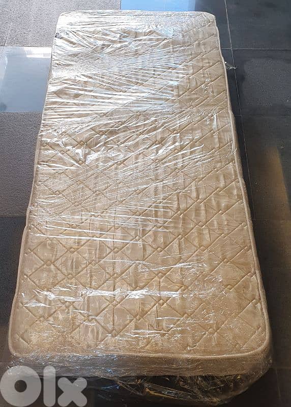 فرشة عدد ١ Titanium series D شبه جديد كتير نضيف طول١٨٠ عرض ٨٠ سماكة ٢٠ 7