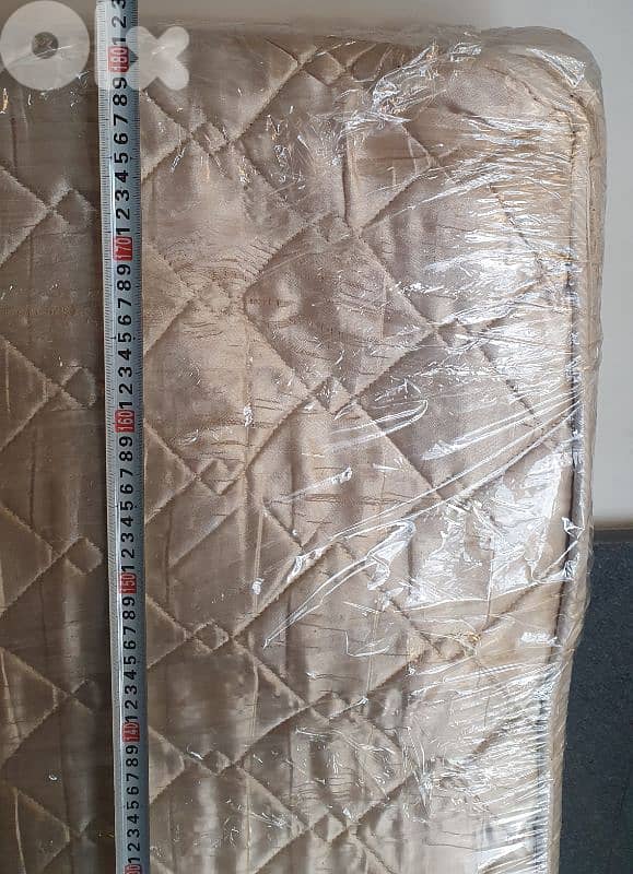 فرشة عدد ١ Titanium series D شبه جديد كتير نضيف طول١٨٠ عرض ٨٠ سماكة ٢٠ 8